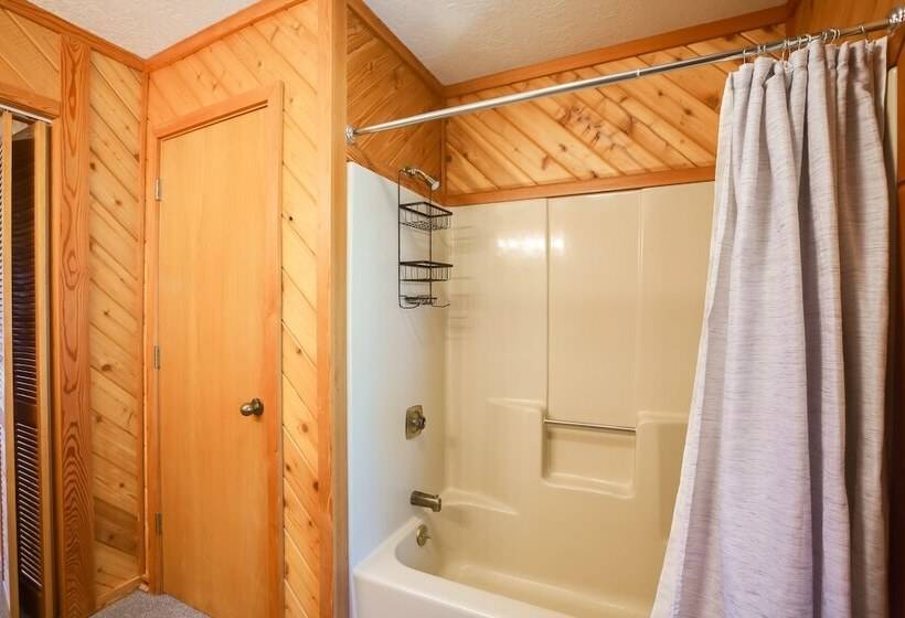Roomy Angel Fire Home W/ Hot Tub, Sunroom & Views!