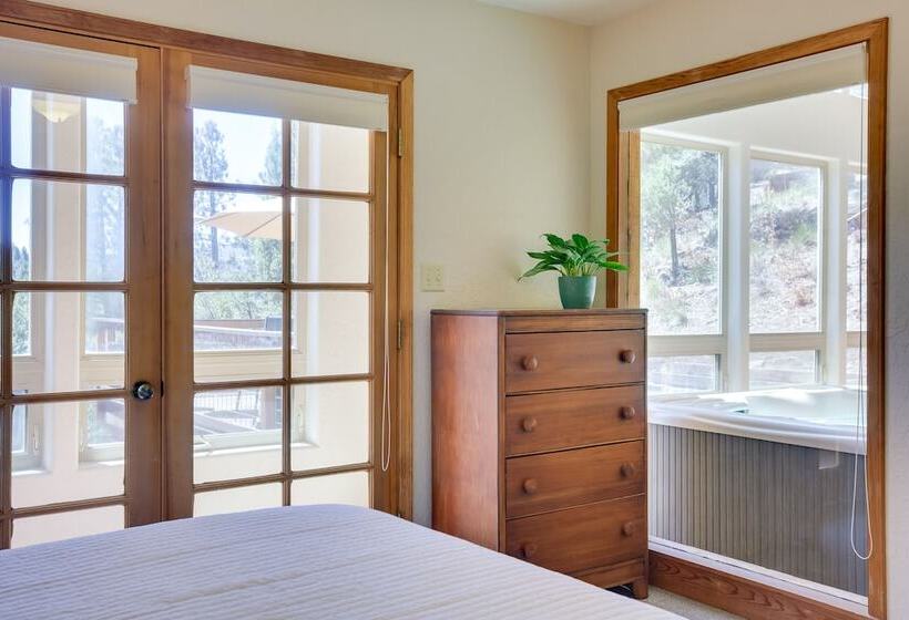 Roomy Angel Fire Home W/ Hot Tub, Sunroom & Views!