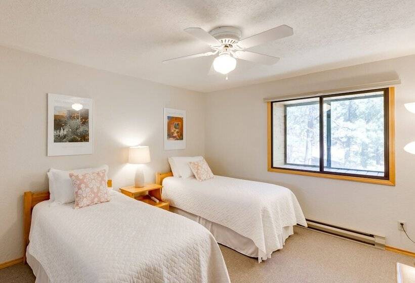 Roomy Angel Fire Home W/ Hot Tub, Sunroom & Views!