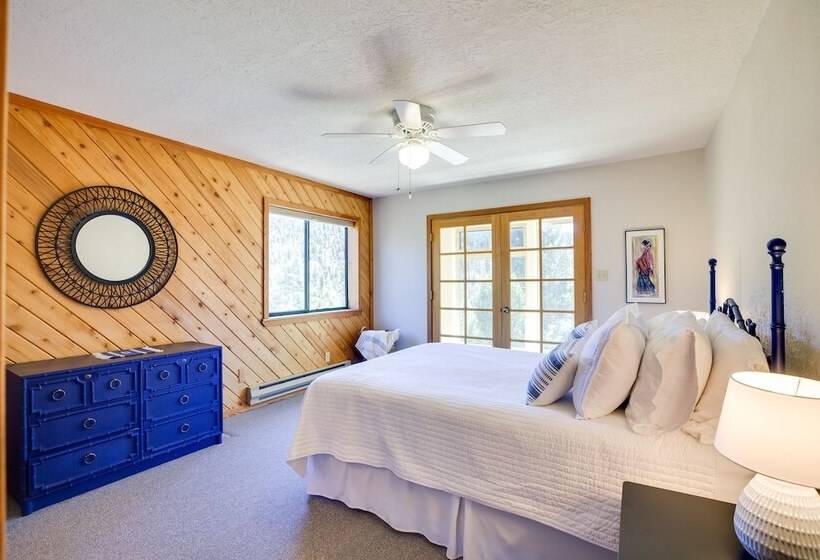 Roomy Angel Fire Home W/ Hot Tub, Sunroom & Views!