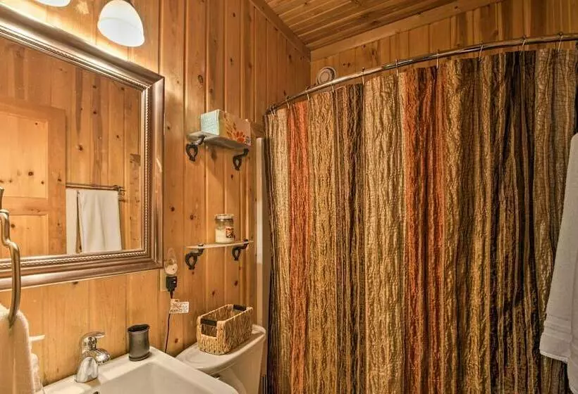 Spacious Lakefront Cabin W/ Fire Pit & Grill!