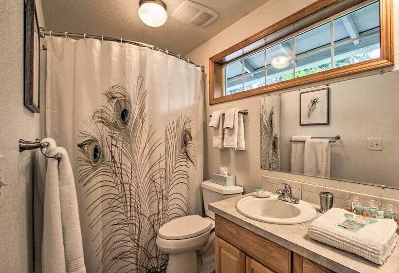 The Peacock House    Waterfront Home W/ Hot Tub!