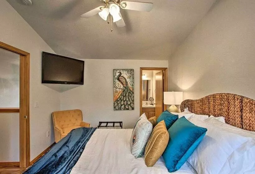 The Peacock House    Waterfront Home W/ Hot Tub!