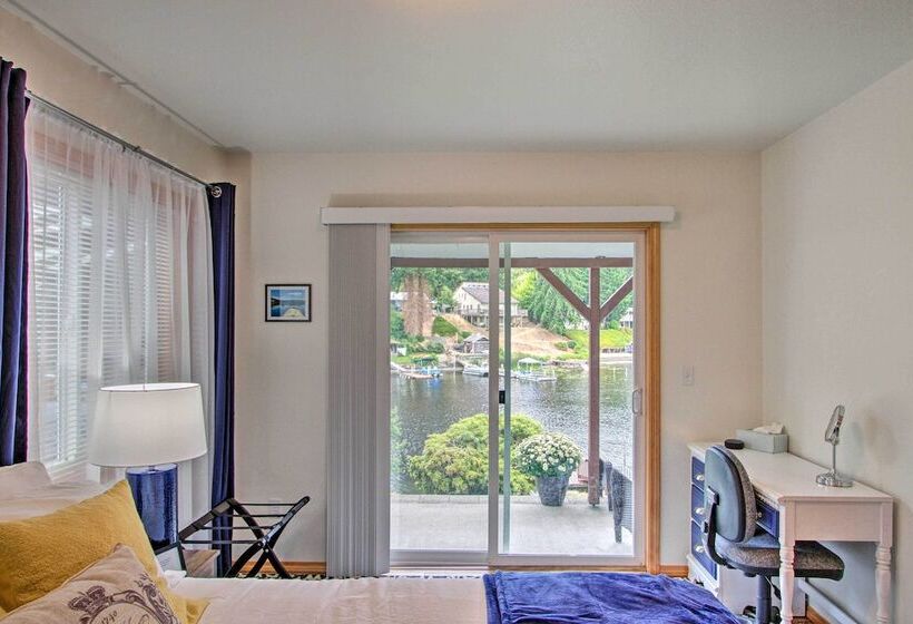 The Peacock House    Waterfront Home W/ Hot Tub!