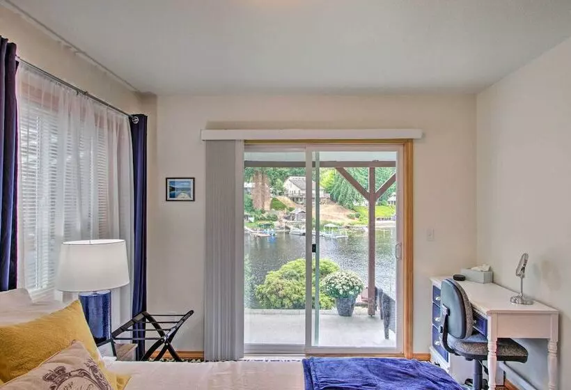 The Peacock House    Waterfront Home W/ Hot Tub!