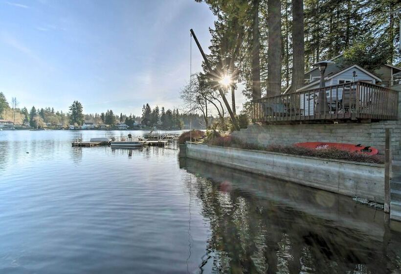 The Peacock House    Waterfront Home W/ Hot Tub!