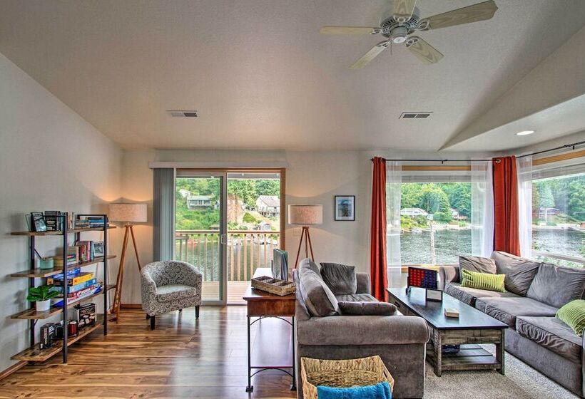 The Peacock House    Waterfront Home W/ Hot Tub!