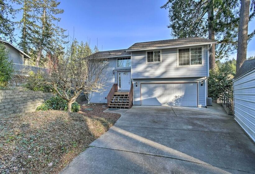 The Peacock House    Waterfront Home W/ Hot Tub!