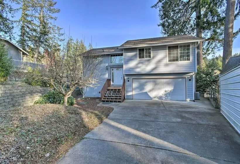 The Peacock House    Waterfront Home W/ Hot Tub!