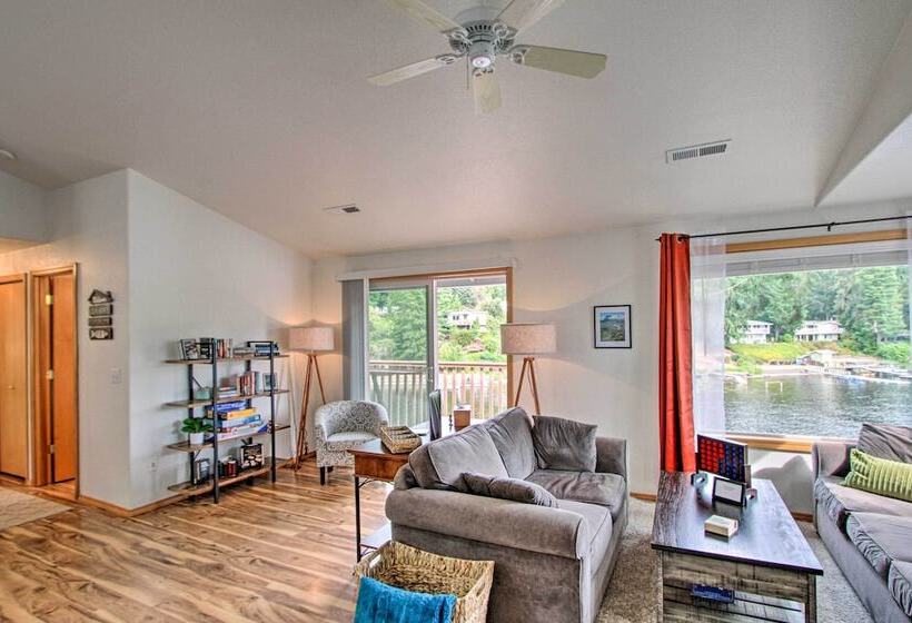 The Peacock House    Waterfront Home W/ Hot Tub!