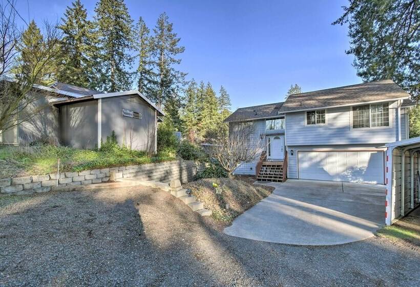 The Peacock House    Waterfront Home W/ Hot Tub!