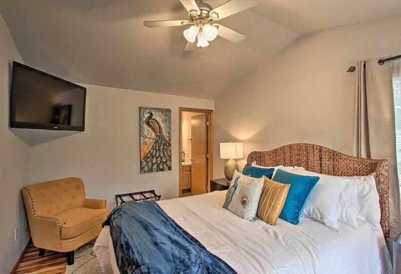 The Peacock House    Waterfront Home W/ Hot Tub!