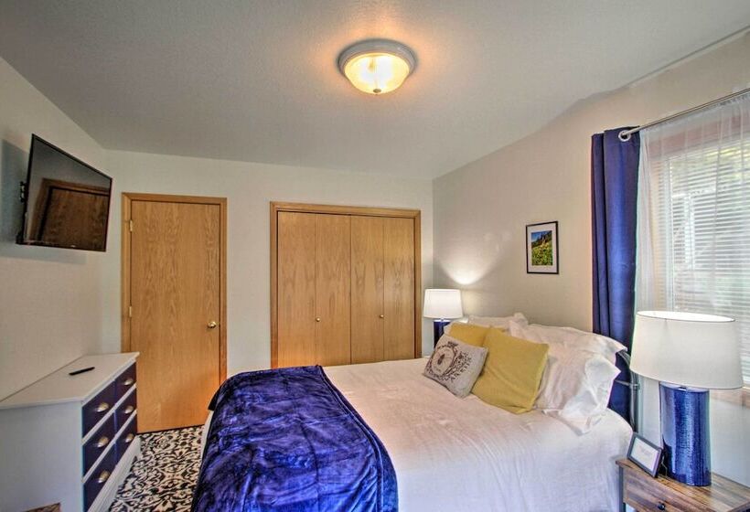 The Peacock House    Waterfront Home W/ Hot Tub!