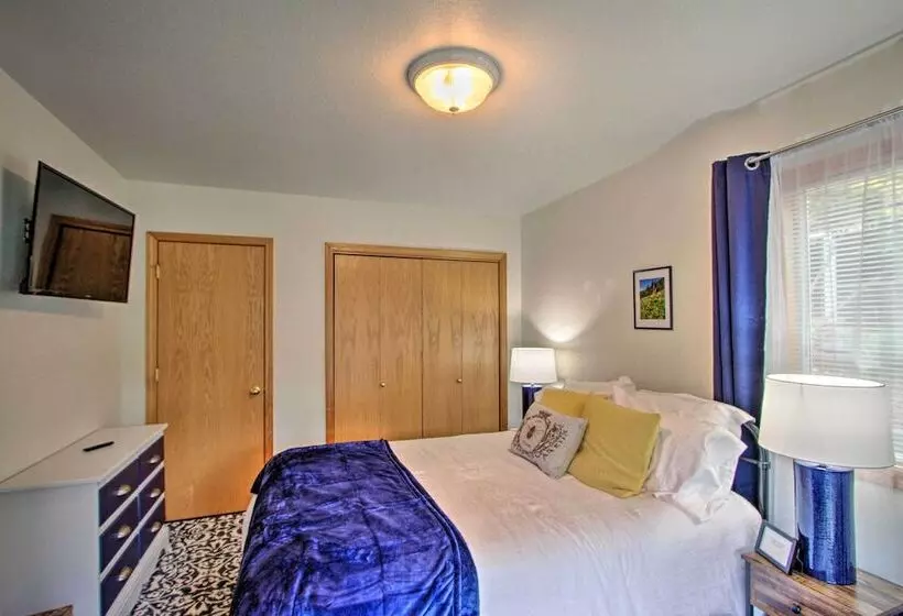 The Peacock House    Waterfront Home W/ Hot Tub!