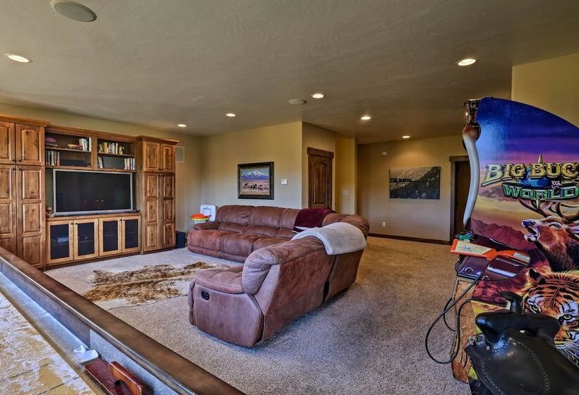 Breck Mtn Home W/ Hot Tub & Game Room!