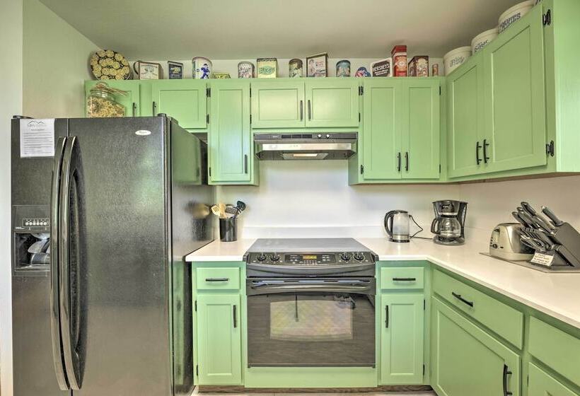 The River Home Cabin W/ Yard: Near Wolf Creek!