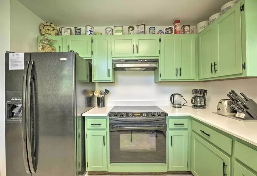 The River Home  Cabin W/ Yard: Near Wolf Creek!