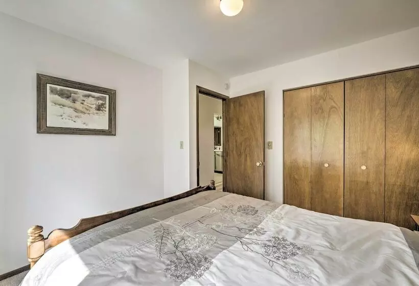 The River Home  Cabin W/ Yard: Near Wolf Creek!