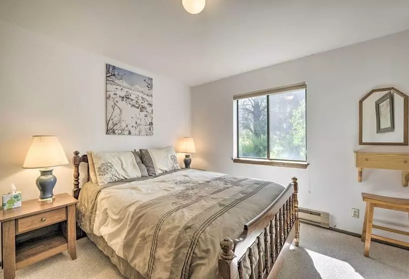 The River Home  Cabin W/ Yard: Near Wolf Creek!