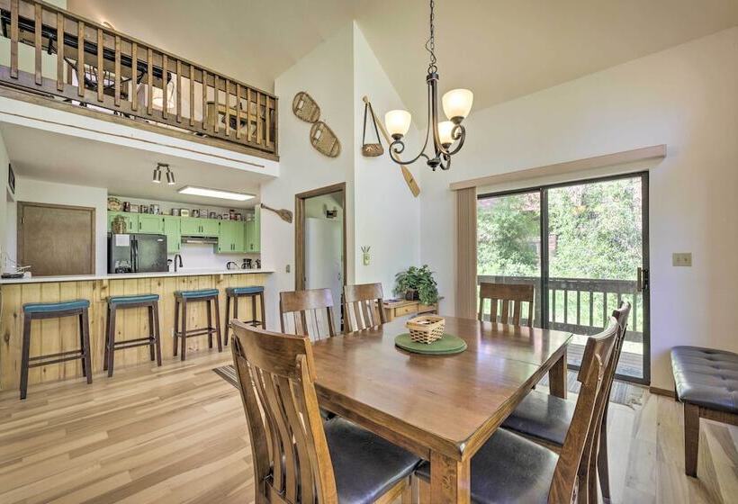 The River Home Cabin W/ Yard: Near Wolf Creek!