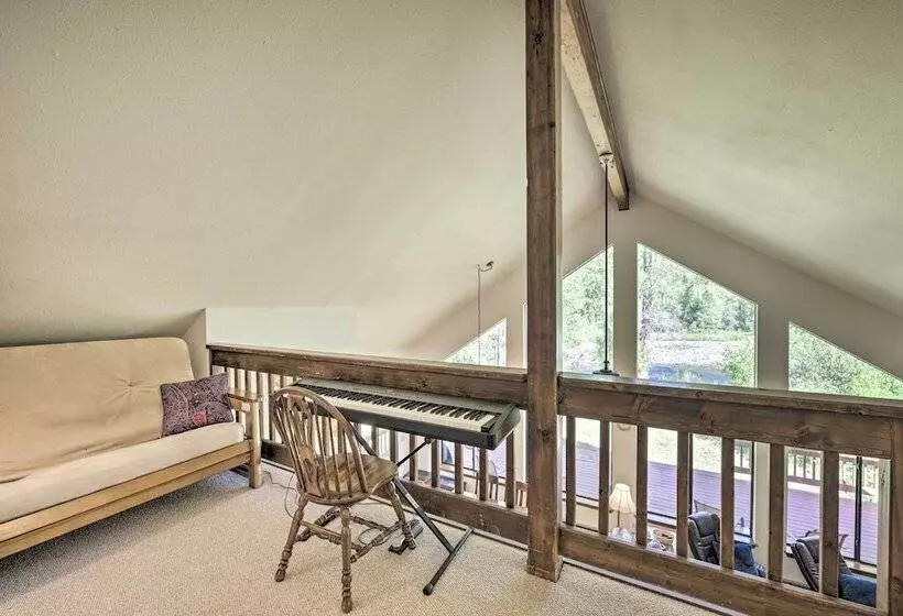 The River Home  Cabin W/ Yard: Near Wolf Creek!