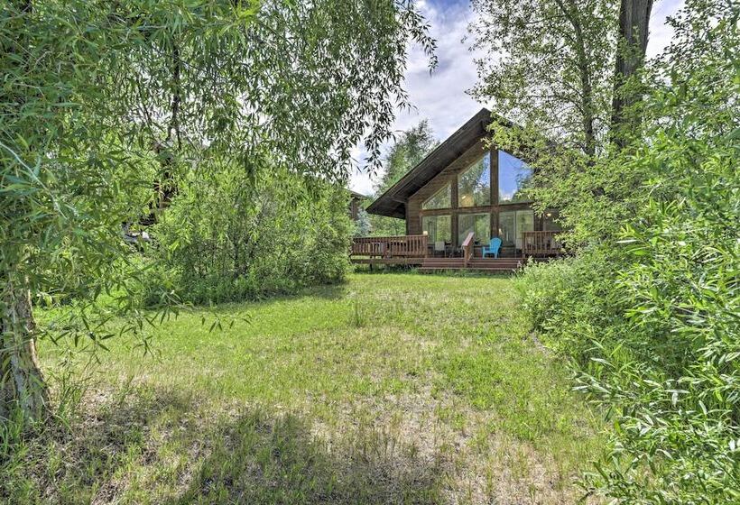 The River Home Cabin W/ Yard: Near Wolf Creek!