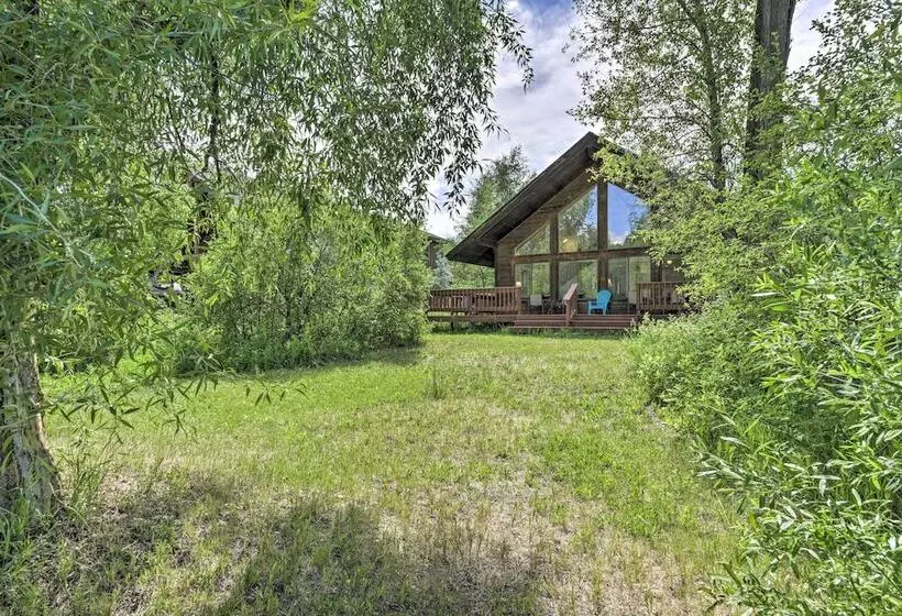 The River Home  Cabin W/ Yard: Near Wolf Creek!