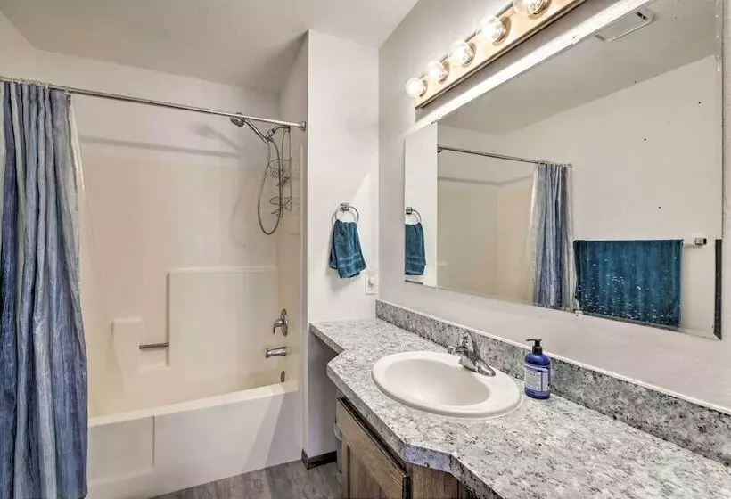 The River Home  Cabin W/ Yard: Near Wolf Creek!