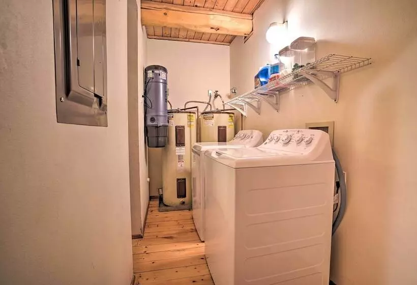 Bend Log Cabin W/ Cascade Mountain Views!