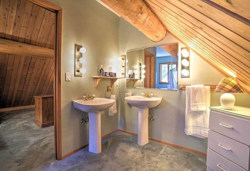 Bend Log Cabin W/ Cascade Mountain Views!