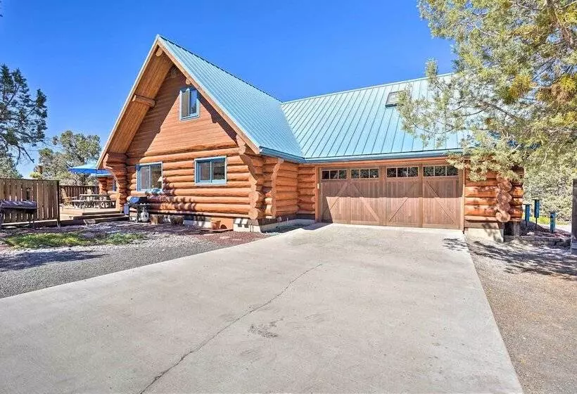 Bend Log Cabin W/ Cascade Mountain Views!