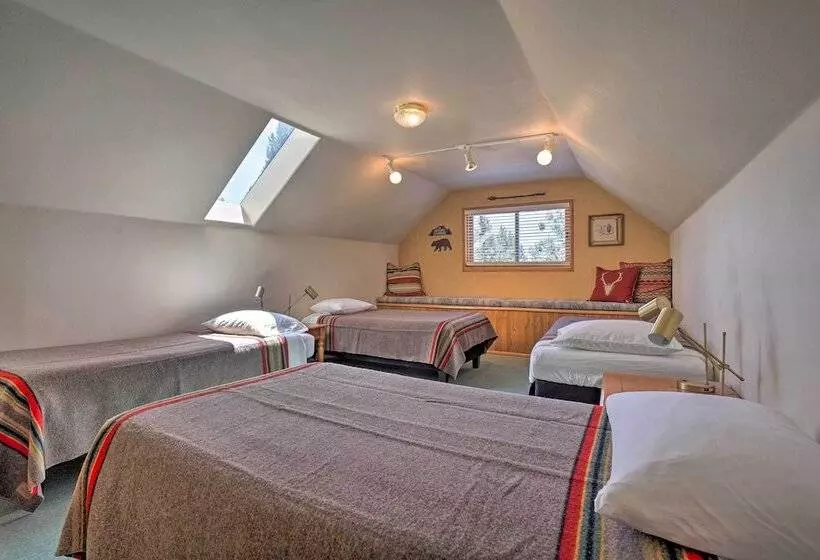 Bend Log Cabin W/ Cascade Mountain Views!