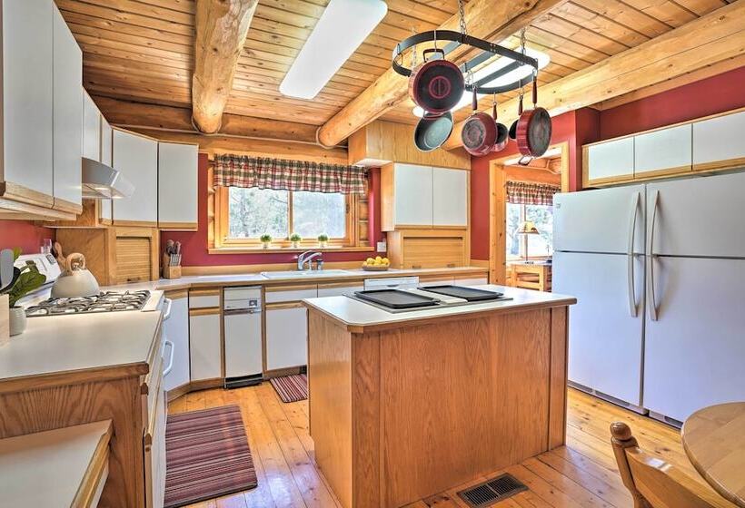 Bend Log Cabin W/ Cascade Mountain Views!