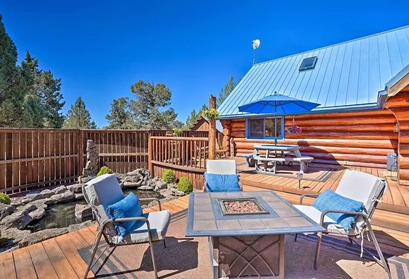 Bend Log Cabin W/ Cascade Mountain Views!