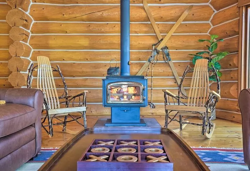 Bend Log Cabin W/ Cascade Mountain Views!