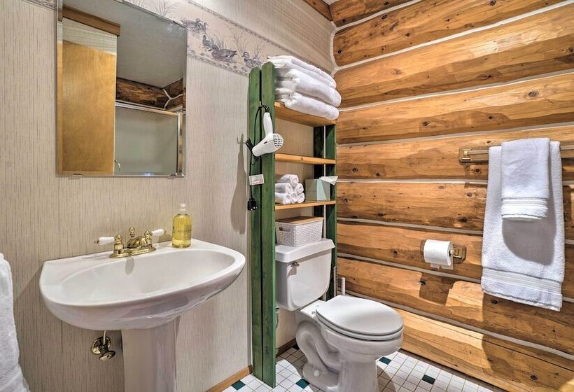 Bend Log Cabin W/ Cascade Mountain Views!