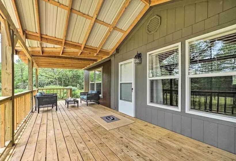 Updated Tuskahoma Cabin W/ Fire Pit & Deck!