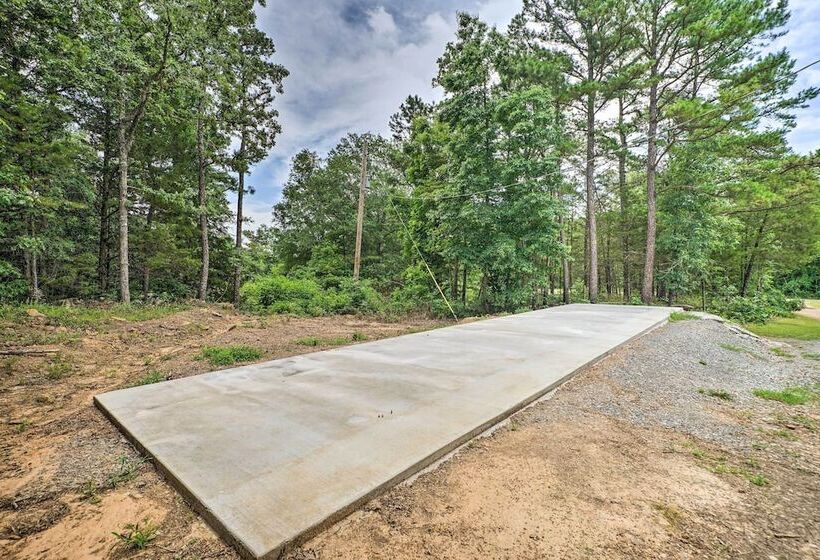 Updated Tuskahoma Cabin W/ Fire Pit & Deck!