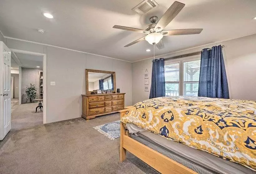 Updated Tuskahoma Cabin W/ Fire Pit & Deck!