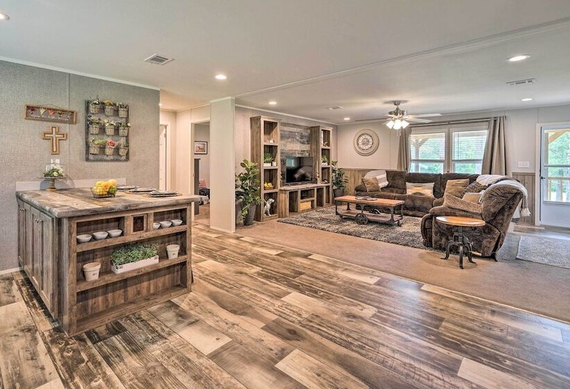 Updated Tuskahoma Cabin W/ Fire Pit & Deck!