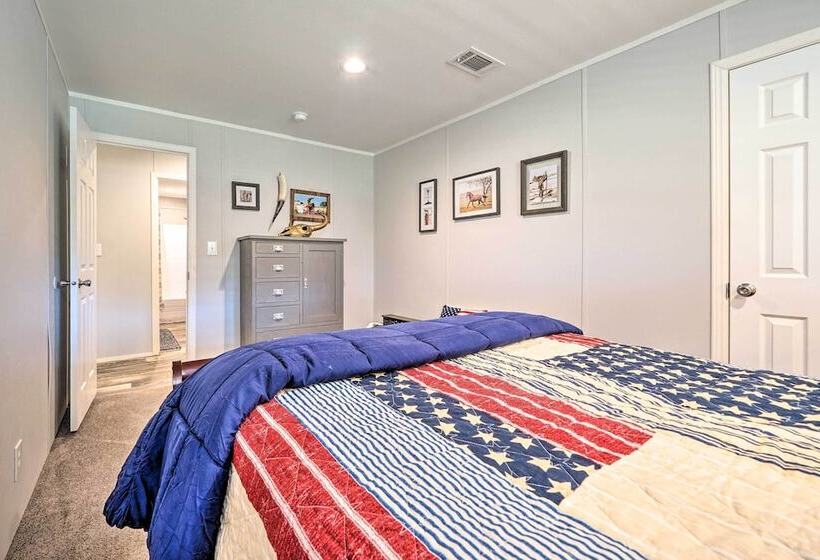 Updated Tuskahoma Cabin W/ Fire Pit & Deck!