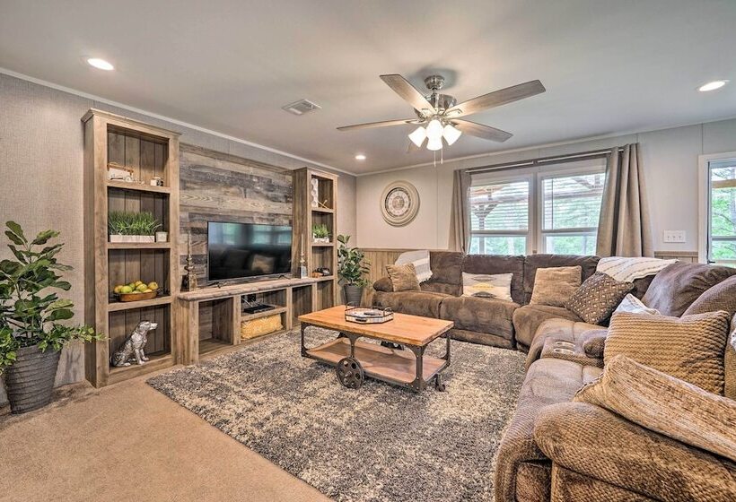 Updated Tuskahoma Cabin W/ Fire Pit & Deck!