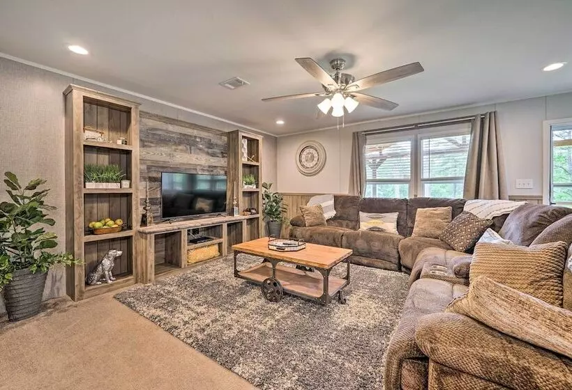 Updated Tuskahoma Cabin W/ Fire Pit & Deck!