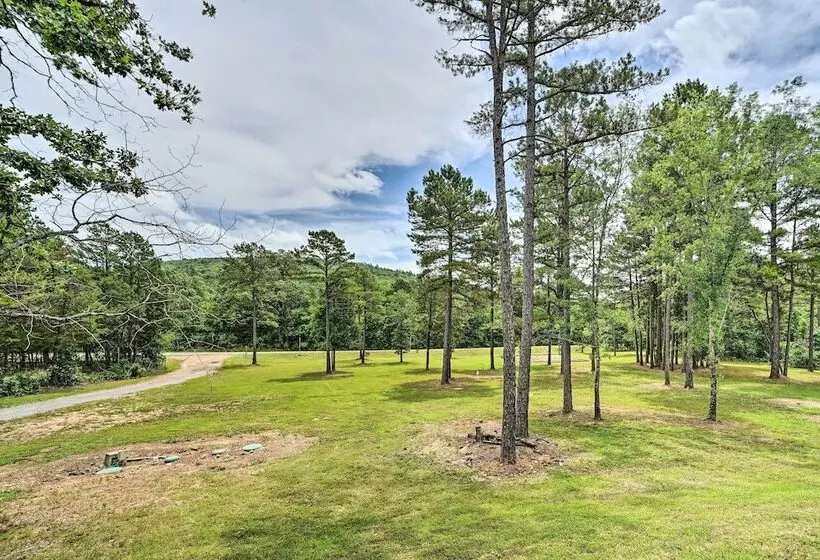 Updated Tuskahoma Cabin W/ Fire Pit & Deck!