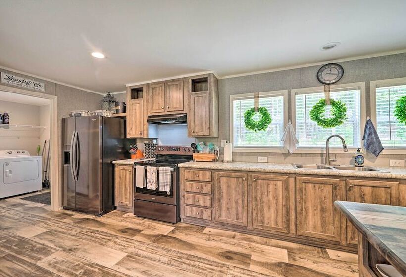 Updated Tuskahoma Cabin W/ Fire Pit & Deck!