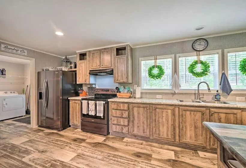 Updated Tuskahoma Cabin W/ Fire Pit & Deck!