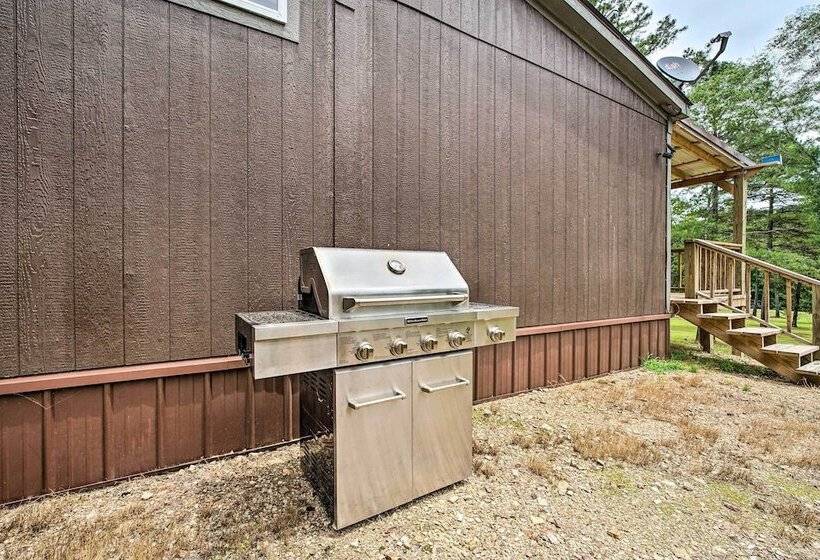 Updated Tuskahoma Cabin W/ Fire Pit & Deck!