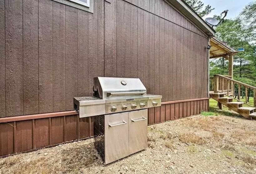 Updated Tuskahoma Cabin W/ Fire Pit & Deck!
