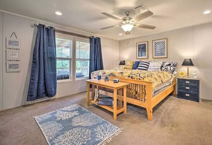 Updated Tuskahoma Cabin W/ Fire Pit & Deck!