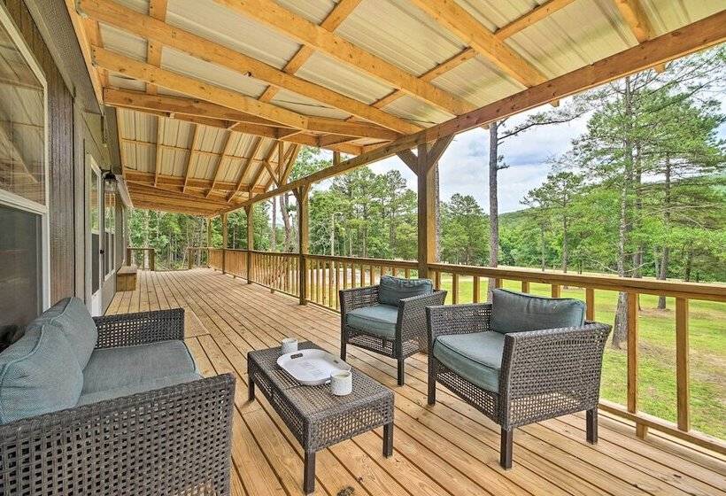 Updated Tuskahoma Cabin W/ Fire Pit & Deck!